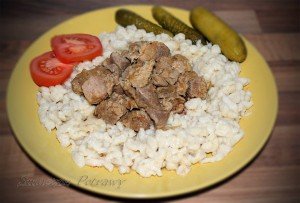 Gulasz wieprzowy z kluseczkami