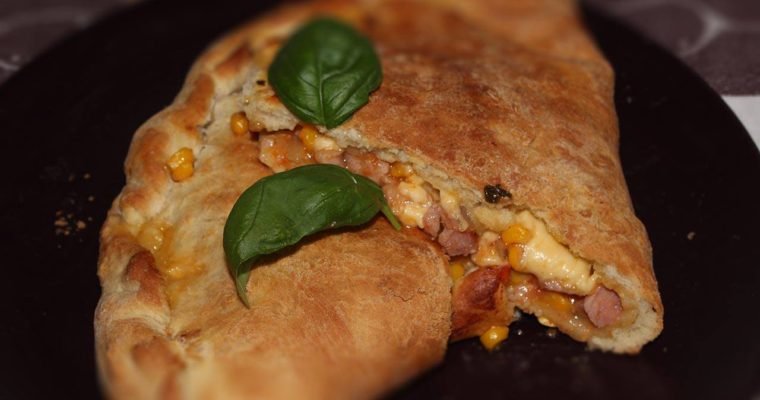 Calzone z mięsem i warzywami