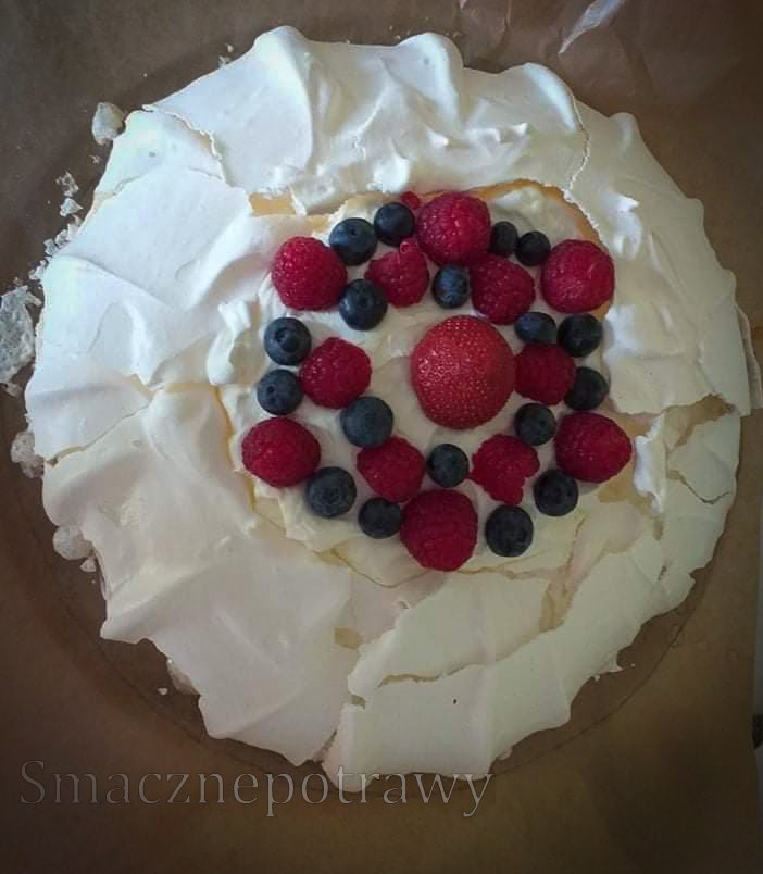 Tort – Beza Pavlova – to popularny deser