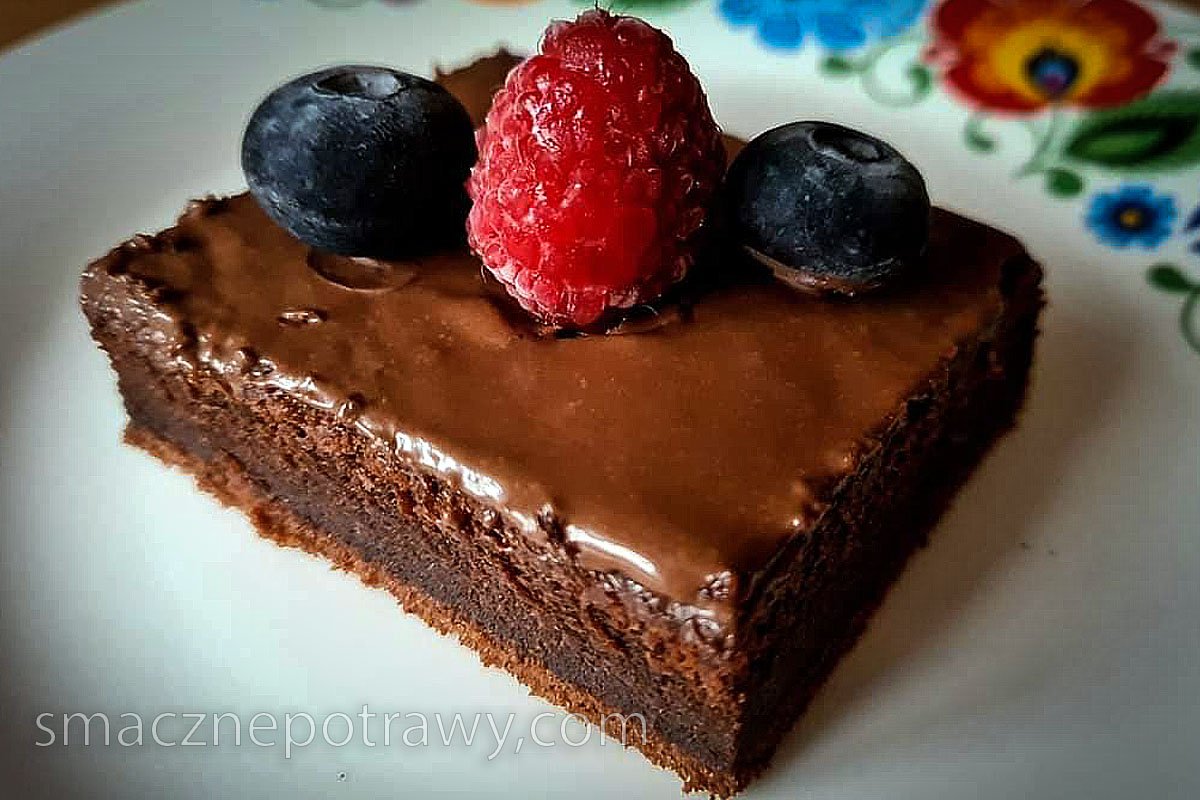 Klasyczne czekoladowe ciasto brownie